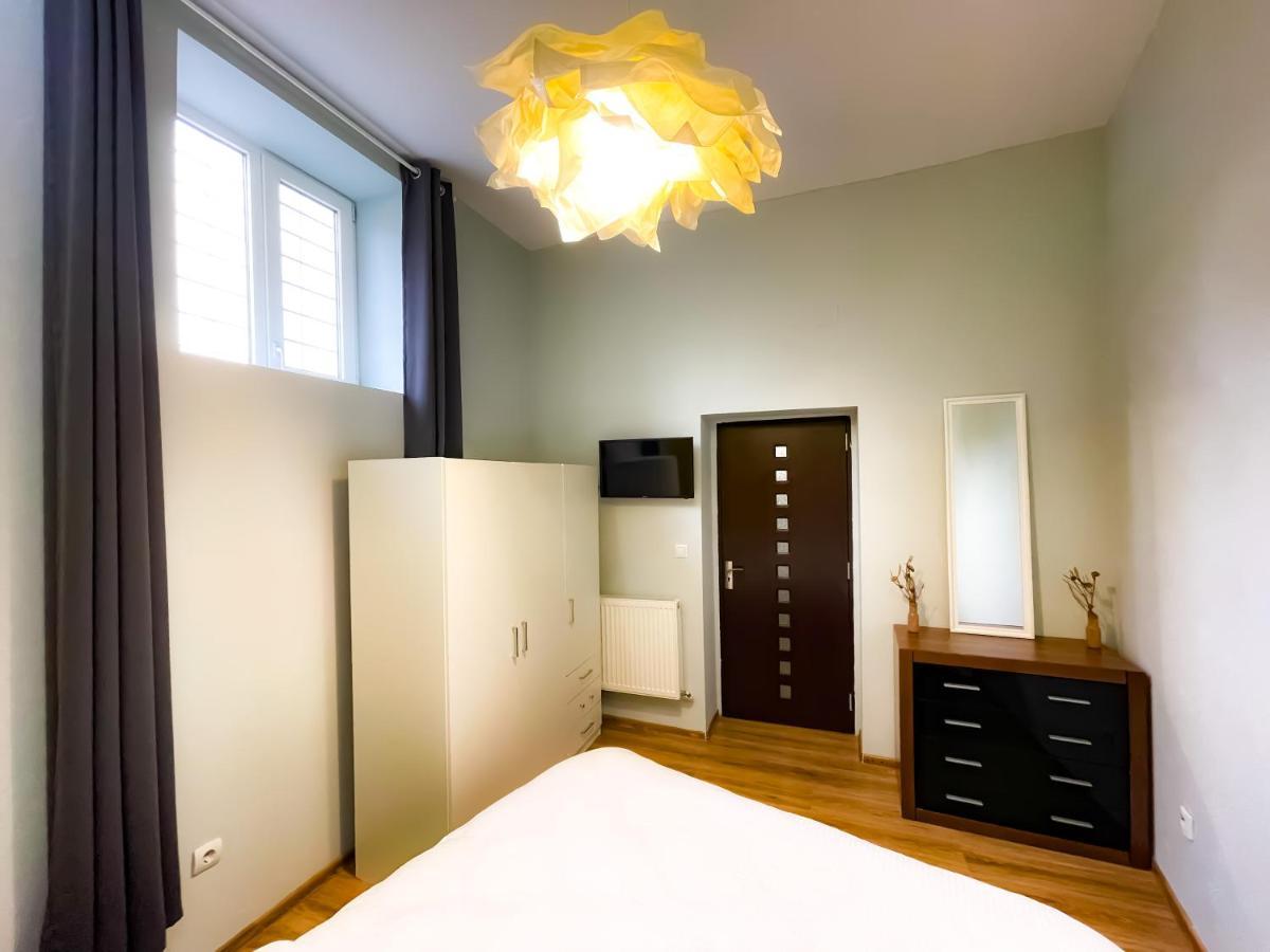 דירות Cool Flat In The Heart Of Bucharest'S Fun And History מראה חיצוני תמונה